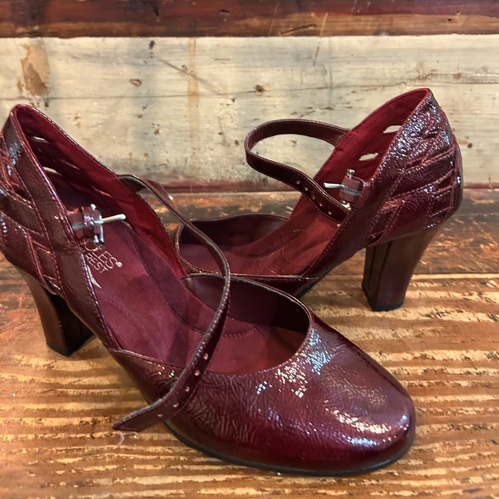 AEROSOLES Burgundy Patent Leather Mary Jane Heels, 7.5